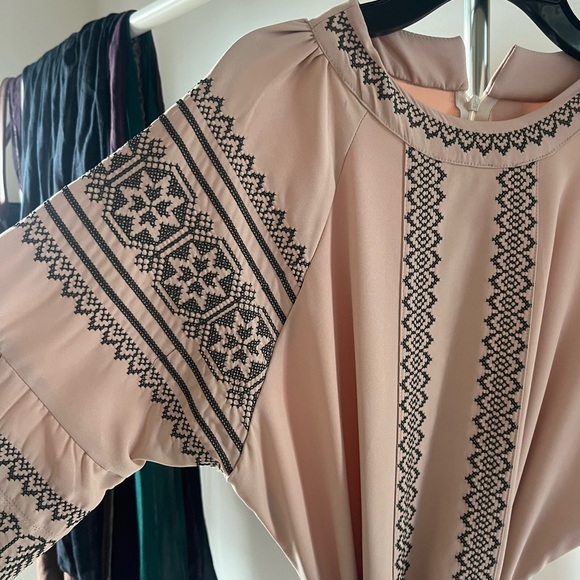 Soft Pink Linen Abaya – Handmade Palestinian Tatreez Embroidery main image 1